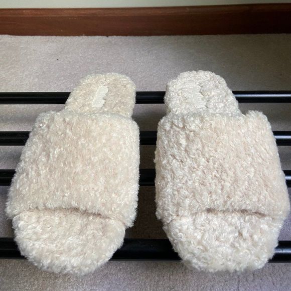 VINCE Women Kit Faux Fur Plush Slippers - BRAND NE - Picture 2 of 8